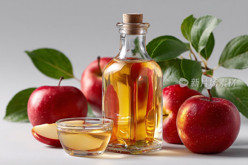 苹果与苹果醋静物图