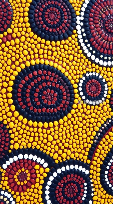 黄蓝红圆点艺术图案