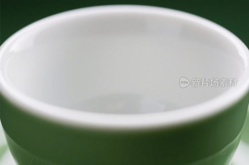 绿色陶瓷碗特写