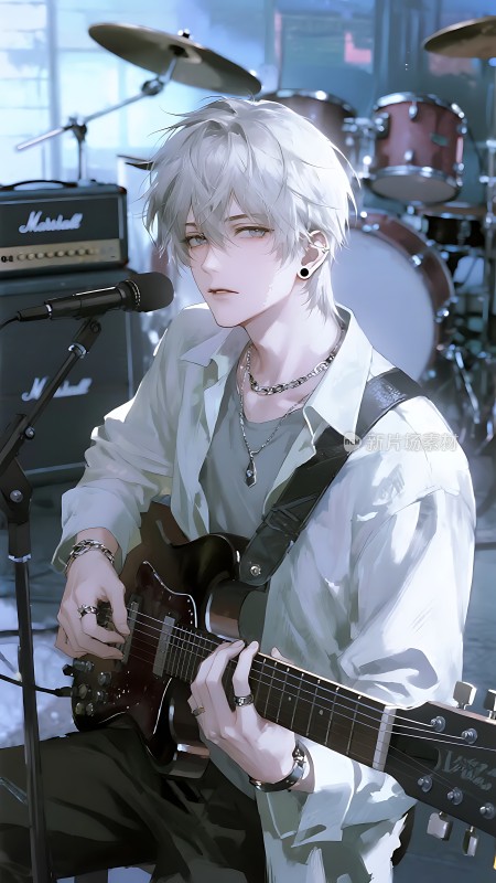 银发少年弹吉他