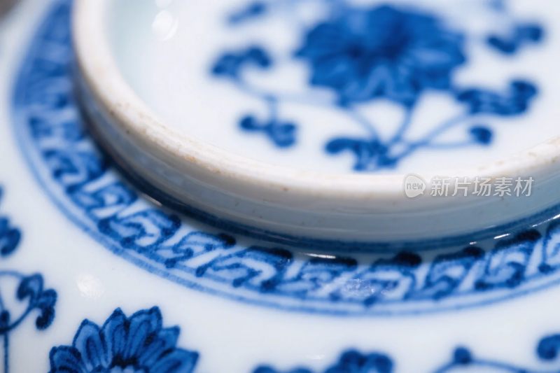 青花瓷器特写