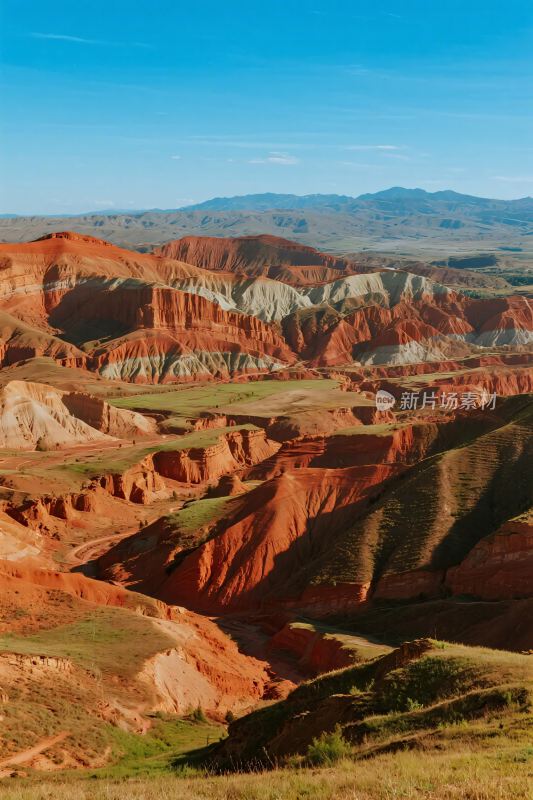 彩色山峦风景图