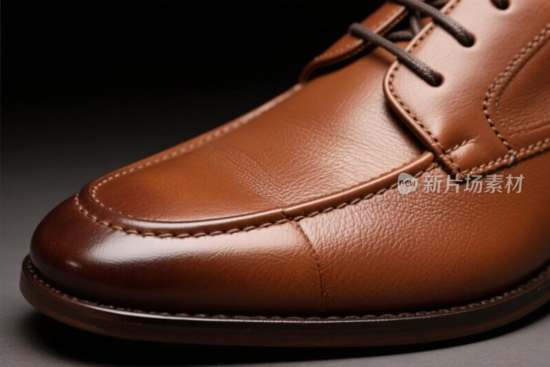 棕色商务皮鞋特写