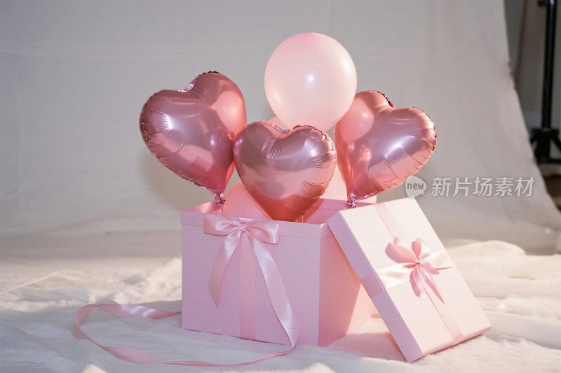 粉色礼盒爱心气球