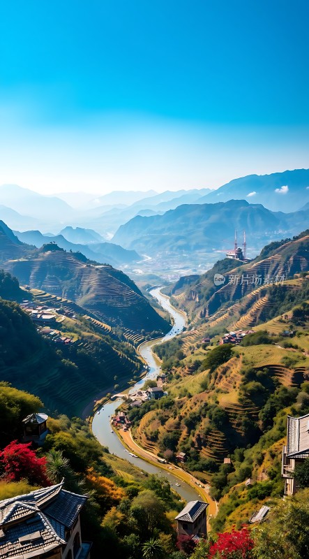 梯田人家山水画卷