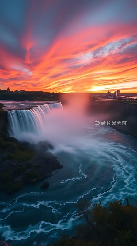 日落下的尼亚加拉瀑布奇观