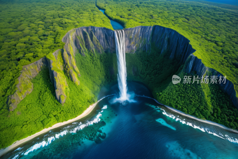 鸟瞰郁郁葱葱山谷中央的瀑布风景风光图片