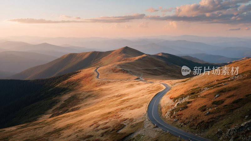 山间蜿蜒公路绝美风景