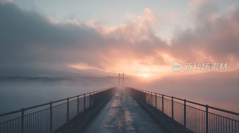 雾中晨曦下的桥梁美景