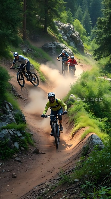 骑行者穿越森林小径