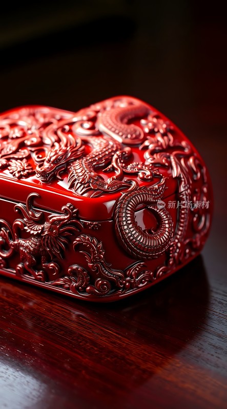 红色龙纹首饰盒