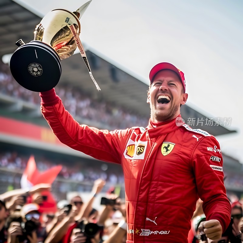 红衣赛车手高举奖杯庆祝胜利！