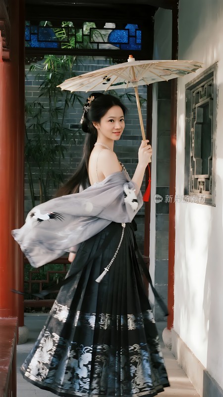 汉服佳人撑油纸伞