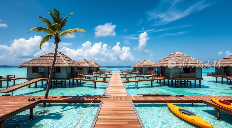 碧海蓝天下的水上木屋度假胜地