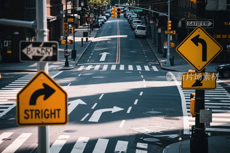 城市街道交通标志场景
