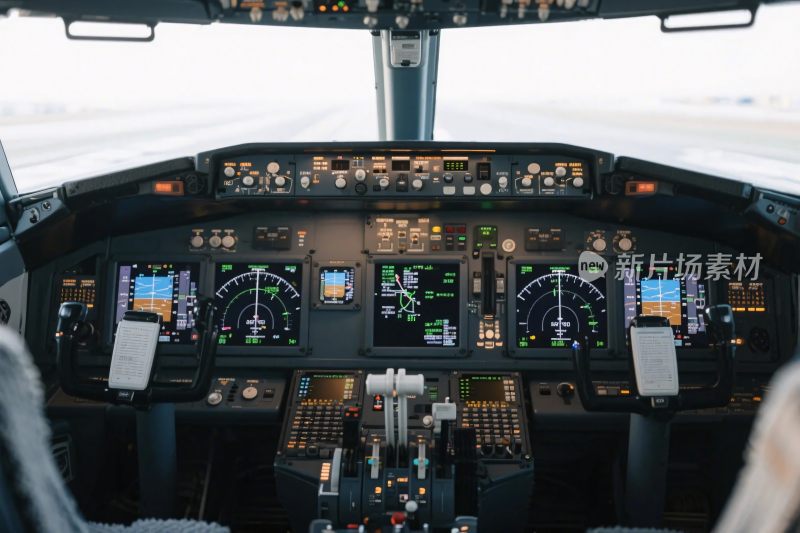 飞机驾驶舱内部视角