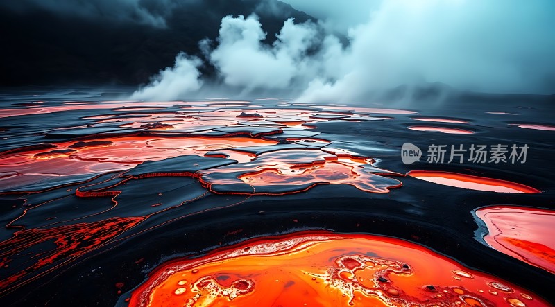 熔岩与云雾交织的自然奇观