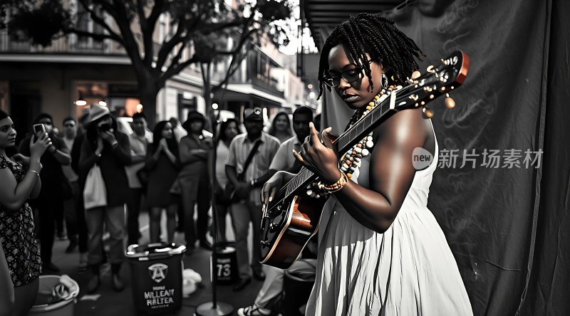 街头吉他手与观众互动