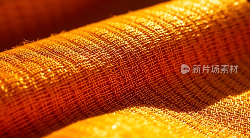 金色布料细节特写展现其质感和光泽