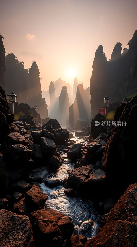 晨光中的神秘峡谷