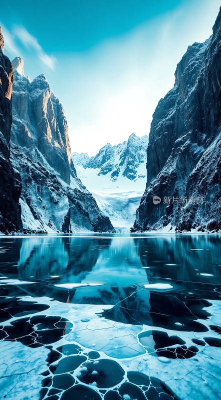 冰封峡谷映雪峰