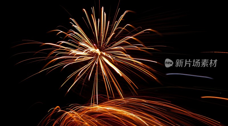 夜空烟花绽放光芒四射璀璨夺目