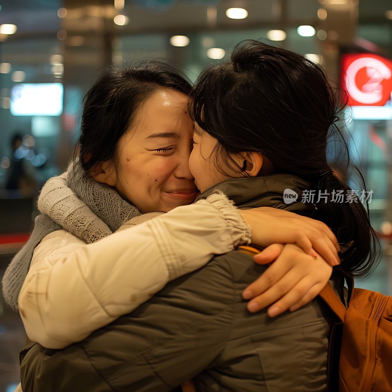 重逢的温暖拥抱传递着无尽的思念与喜悦