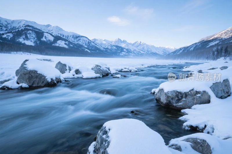 雪山溪流自然风光