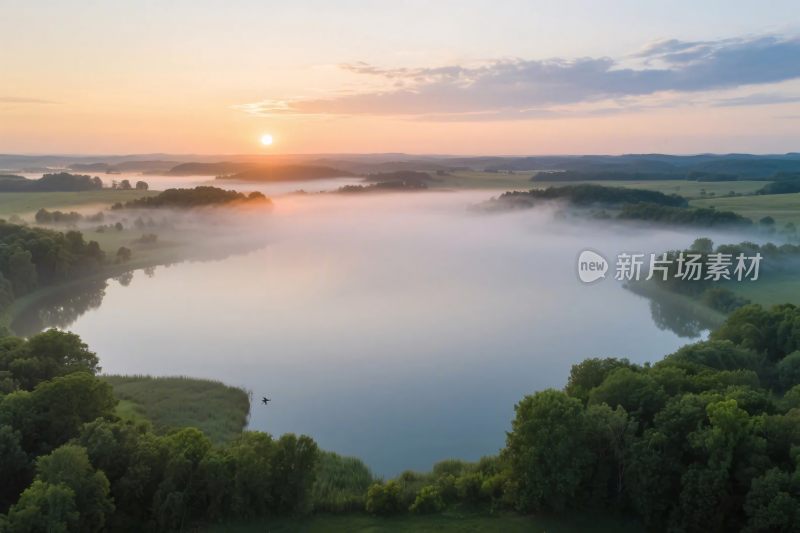 湖泊晨景雾气风景