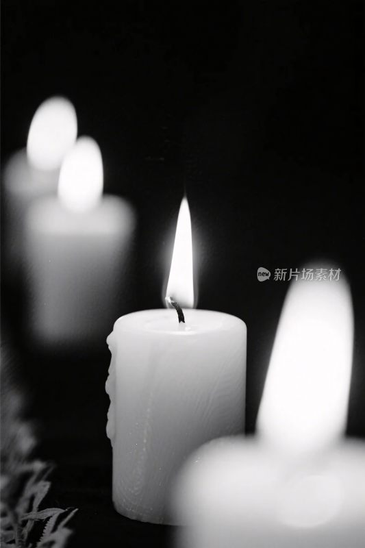 黑白蜡烛光影图