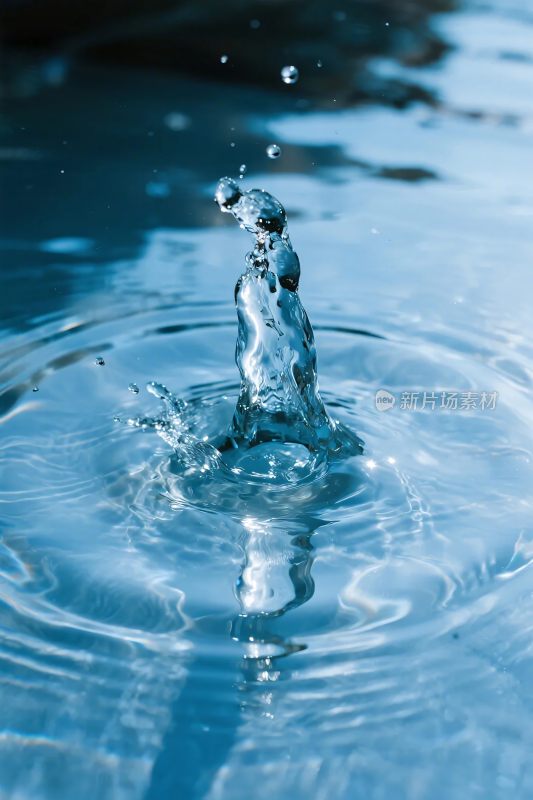 水滴飞溅的水花瞬间