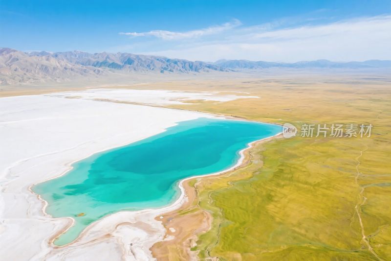 盐湖与草原航拍景观