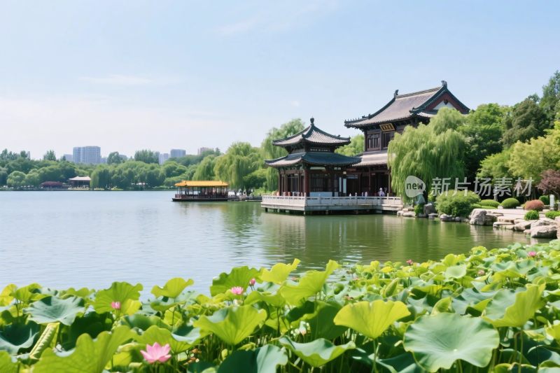 湖边古建风景图