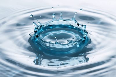 蓝色水花溅起的瞬间 蓝色水花溅起的瞬间