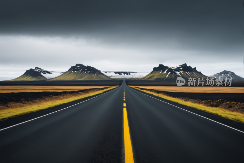 道路有山脉一条黄线风光风景图片