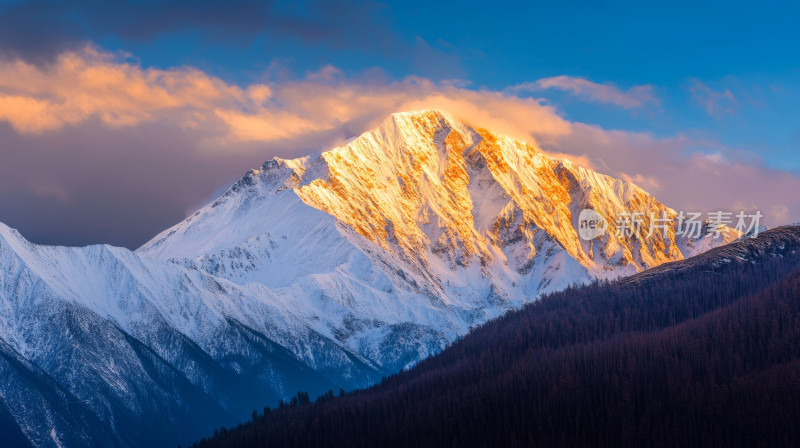 日照雪山唯美自然景观壁纸背景图