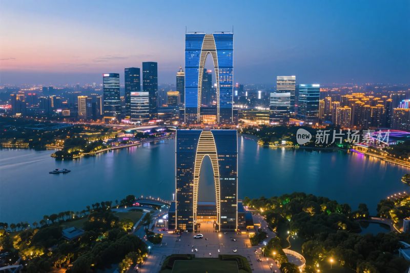 城市高楼夜景鸟瞰图