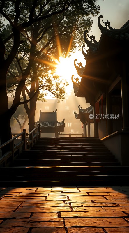 晨曦中的古寺光影