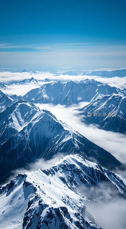 雪山云海壮丽景色