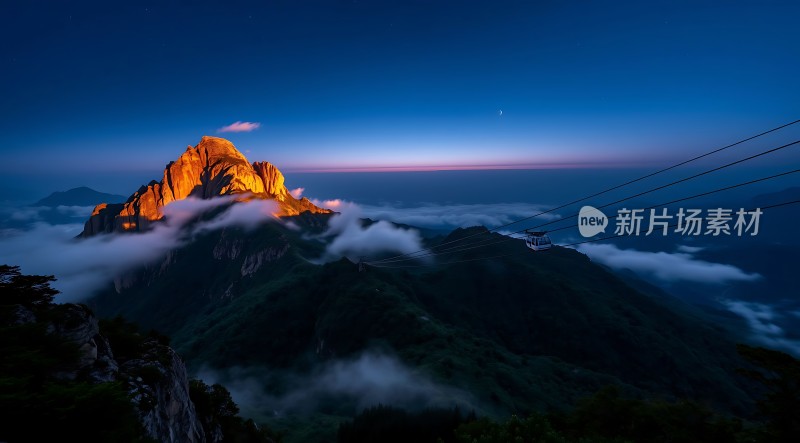 日出云海映照山巅