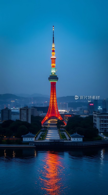 东方明珠夜色下的璀璨光芒