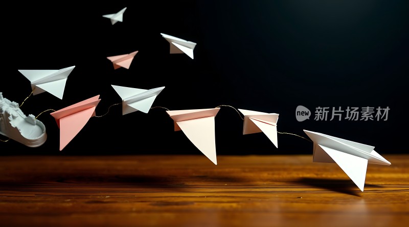 纸飞机翱翔天际