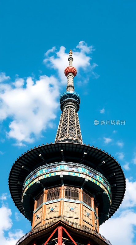 蓝天下的东方明珠塔