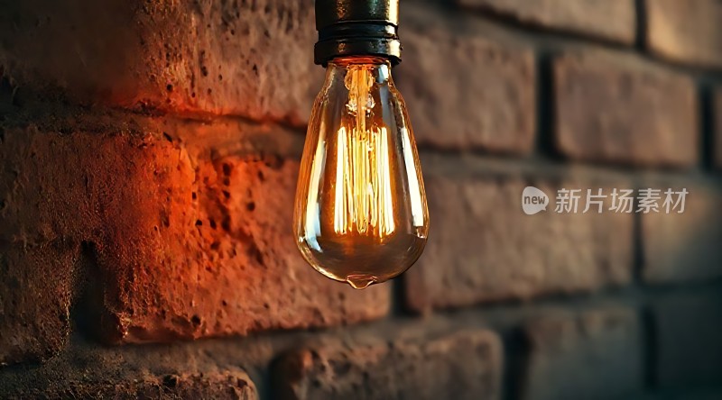 复古砖墙上的温暖灯光