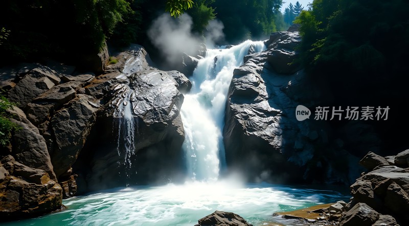 瀑布飞流直下碧波荡漾绿树成荫