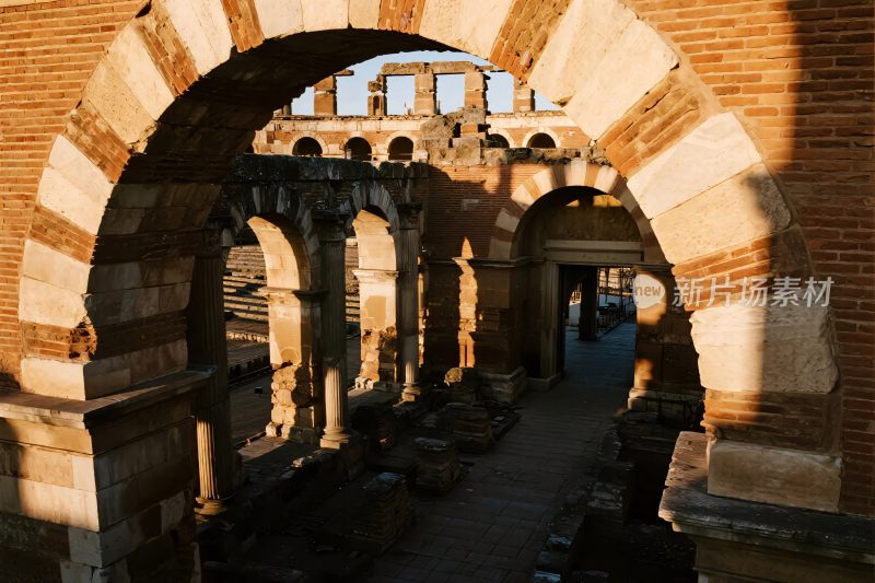 古老拱廊历史遗迹