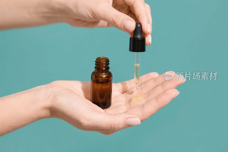 双手滴精油画面