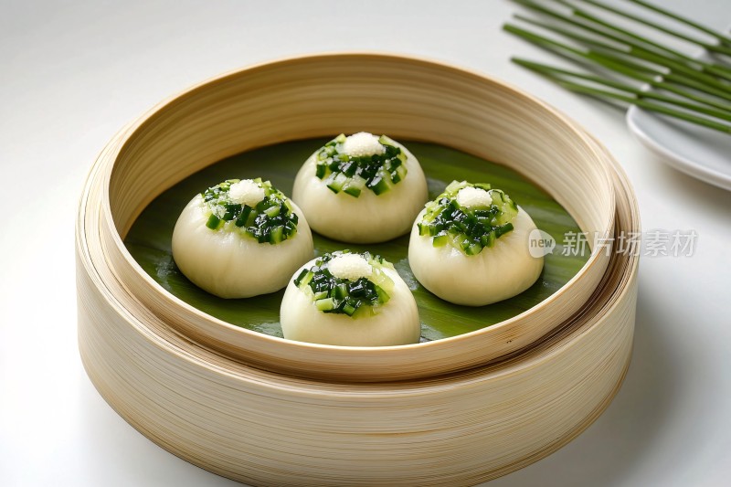 竹制蒸笼里的美味包子