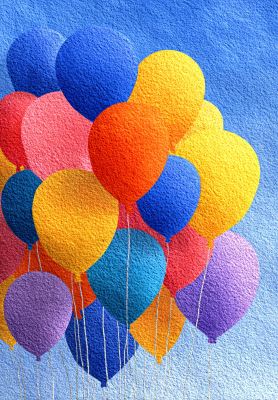 彩色气球飘浮于蓝天背景