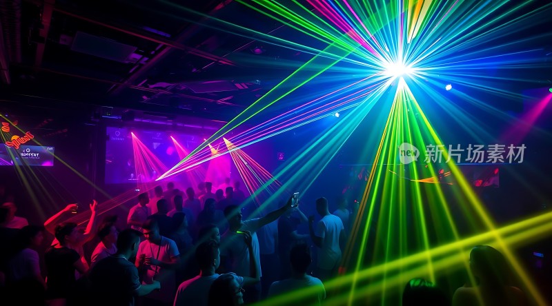 霓虹灯光下的狂欢派对